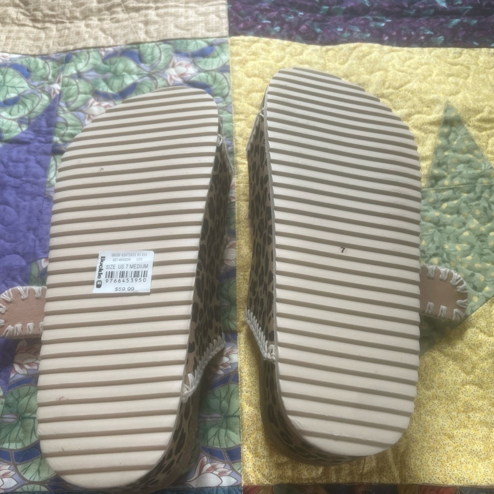 BUCKLE | Leopard Pattern Kids Sandals - Picture 6 of 7